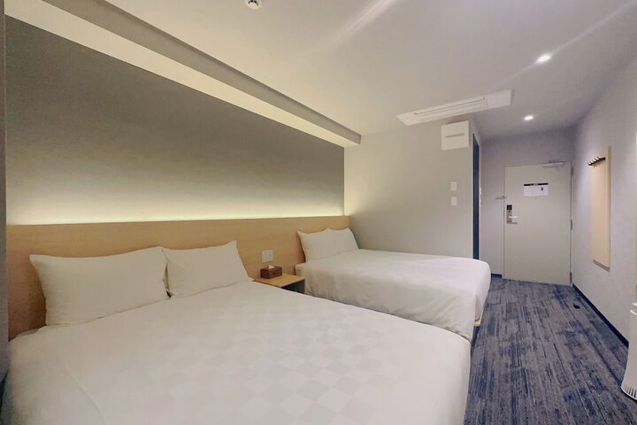 Room 6 of 28