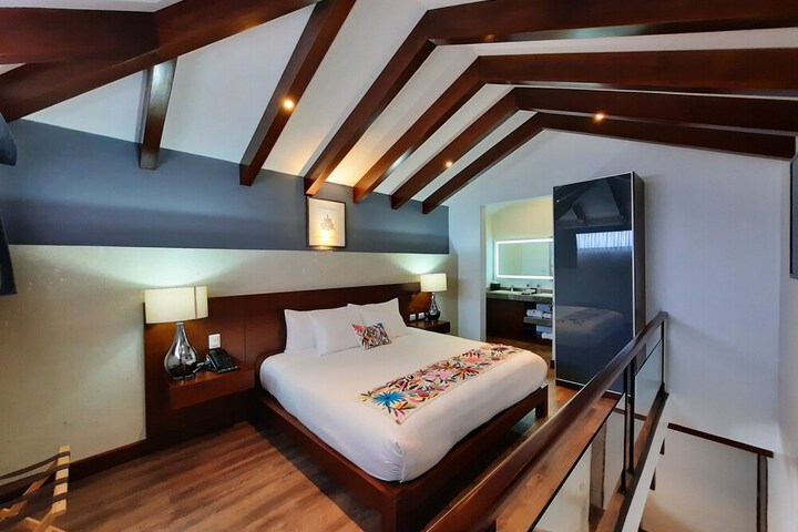 Room 13 of 103