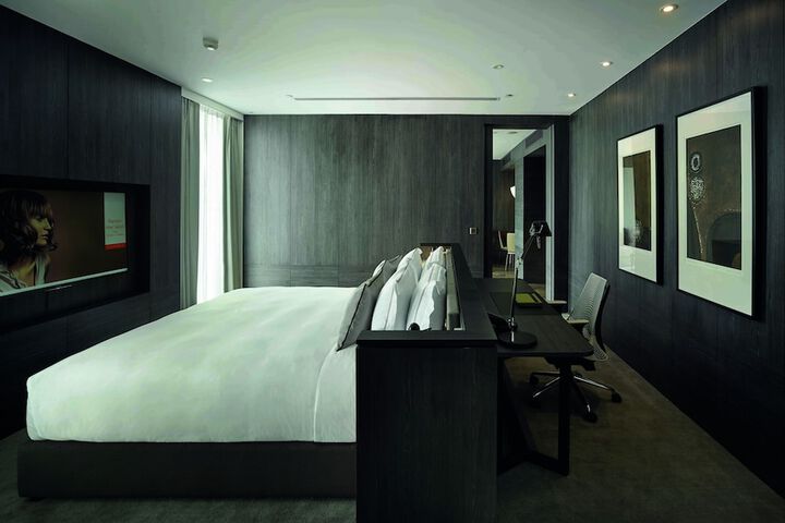 Room 13 of 40