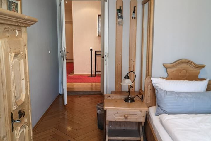 Room 9 of 111