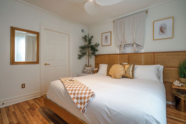 Room 21 of 148