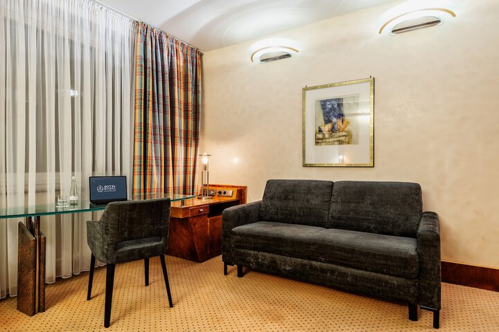 Room 31 of 103