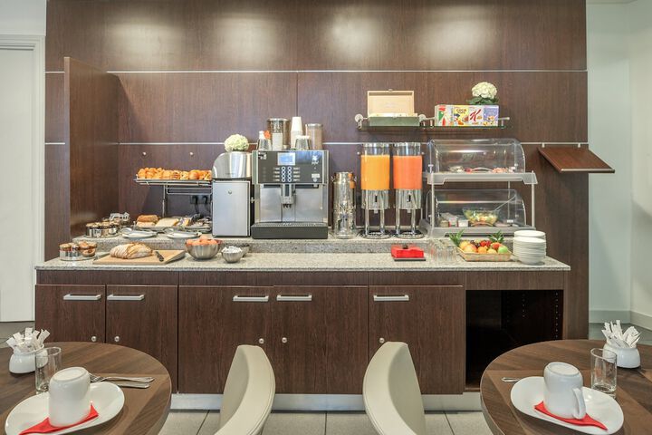 Breakfast/Coffee Service 23 of 33