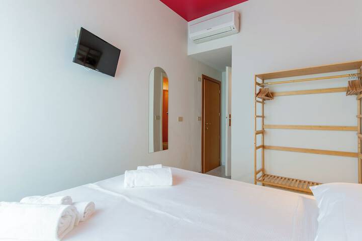 Room 62 of 148