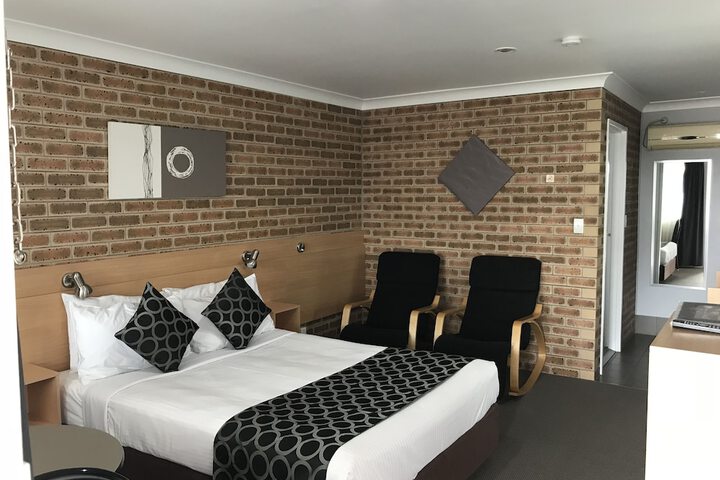 Room 2 of 152