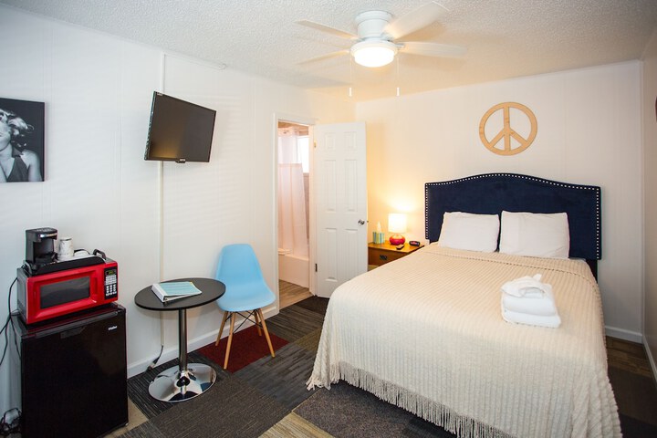 Room 13 of 114
