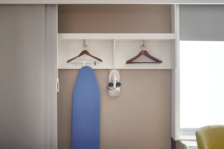 Room 16 of 40