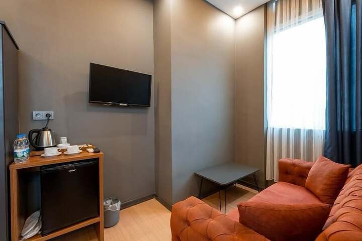 Room 5 of 24