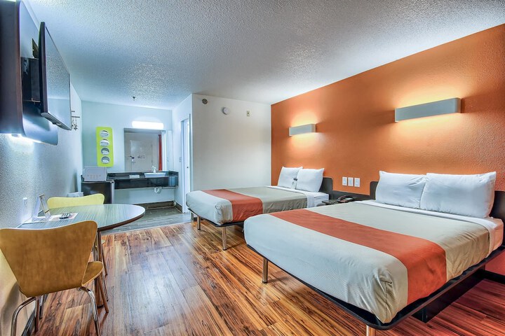 2 Double Beds (6 of 6)