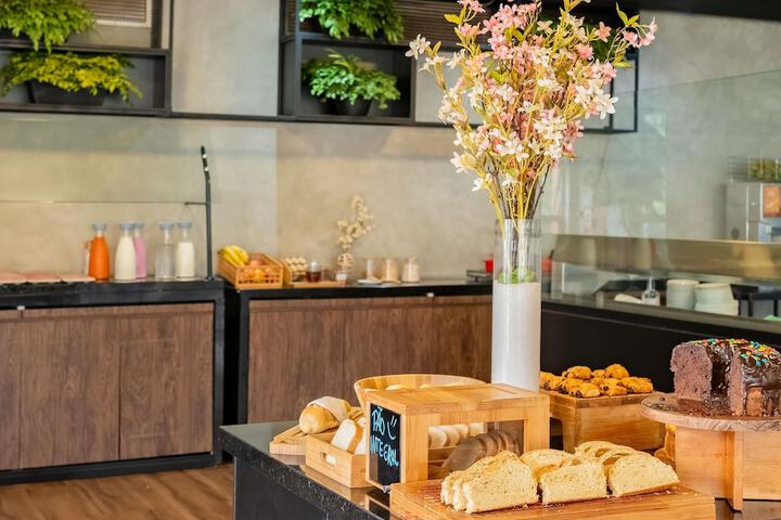 Breakfast/Coffee Service 30 of 70