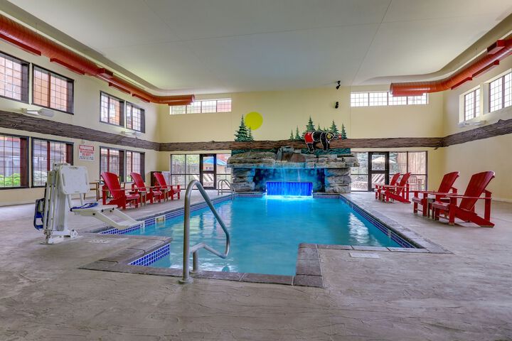 Indoor/outdoor pool