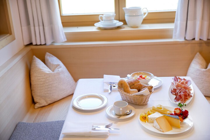 Breakfast/Coffee Service 40 of 46