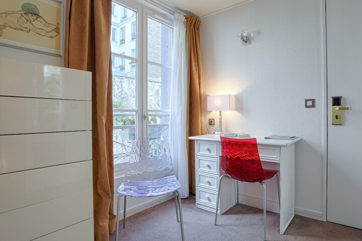 Room 8 of 34