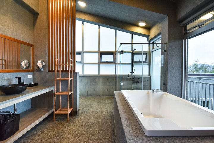 Room 15 of 21