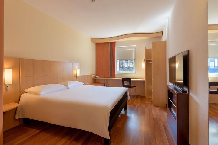 Room 12 of 70