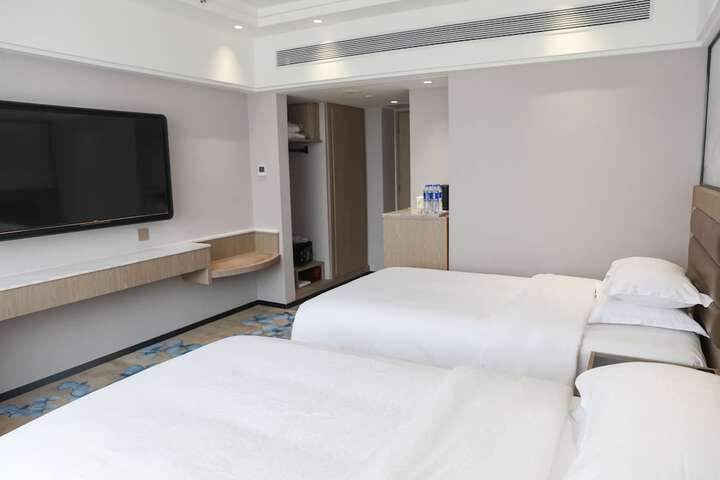 Room 15 of 82