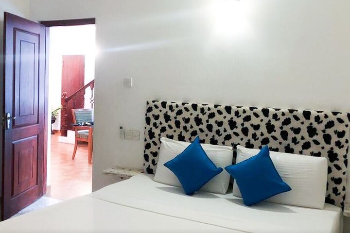 Room 6 of 18
