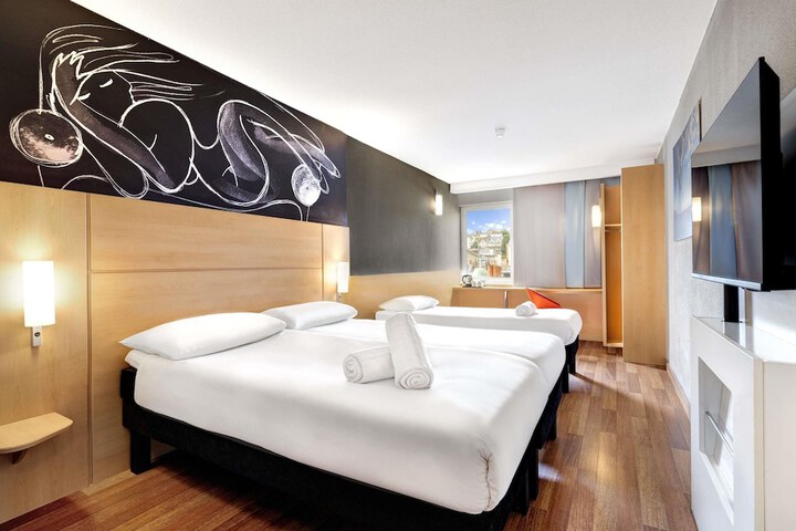 Room 10 of 66