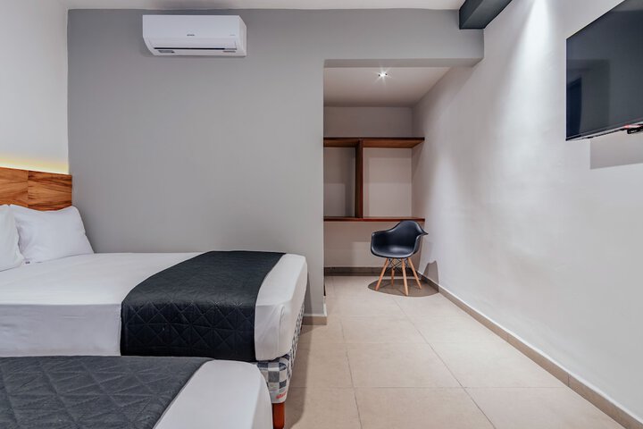 Room 9 of 31