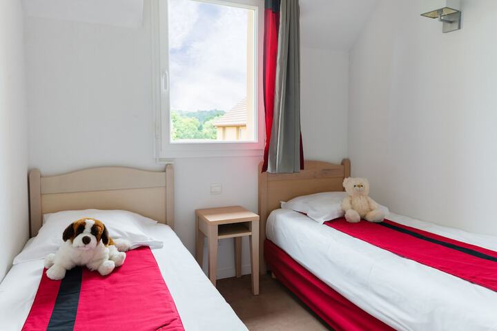Room 3 of 28