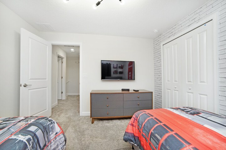 Room 12 of 53