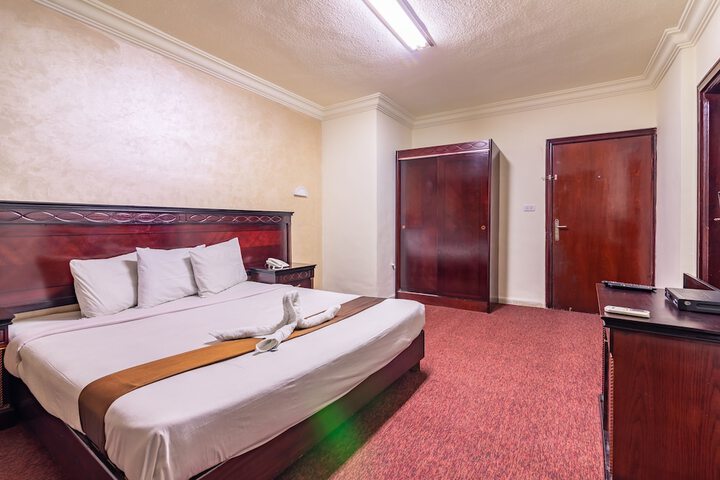 Room 12 of 36
