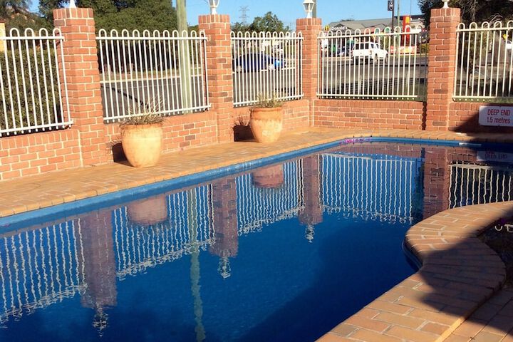 Pool Hotel