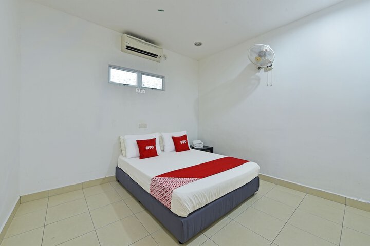 Room 18 of 28