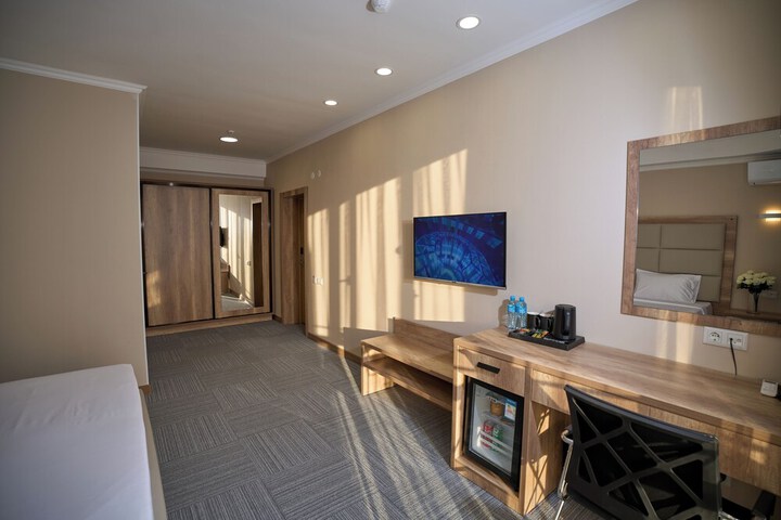 Room 5 of 28