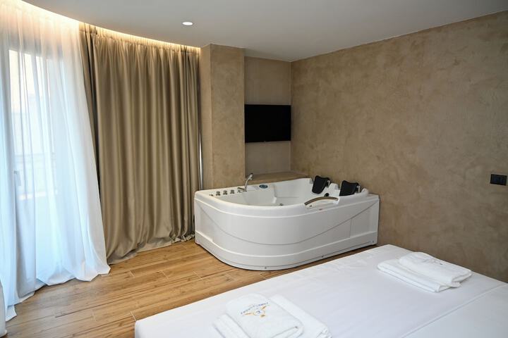 Room 8 of 86