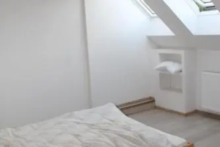 Room 2 of 6