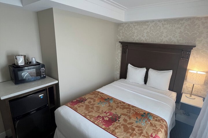 Room 14 of 50