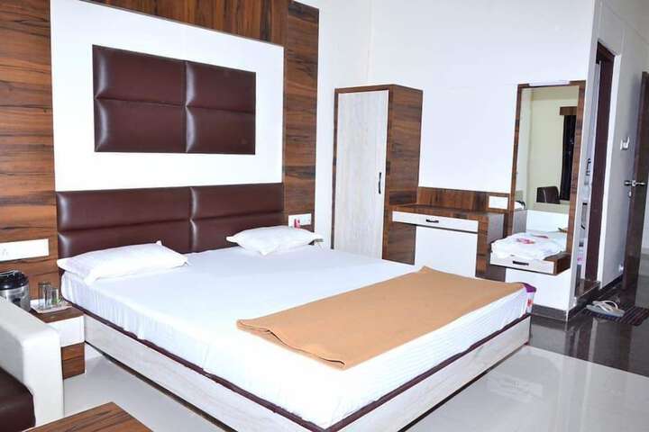 Room 11 of 24