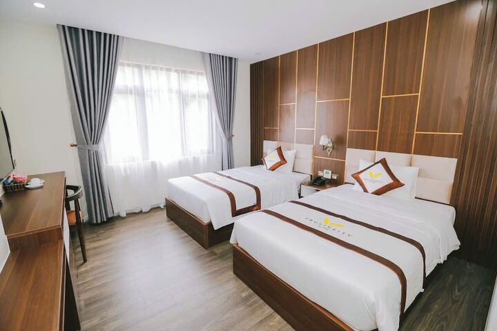 Room 6 of 14