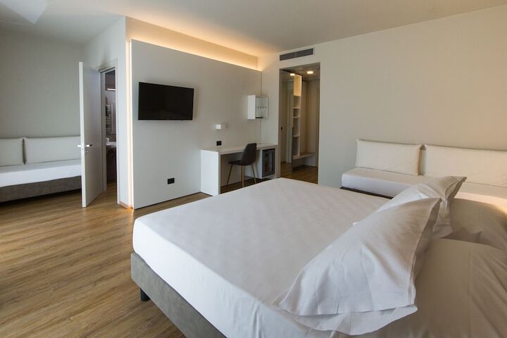 Room 2 of 18