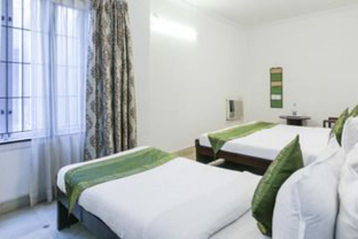 Room 16 of 50