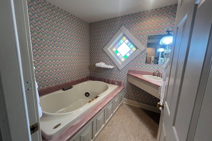 Room 71 of 84