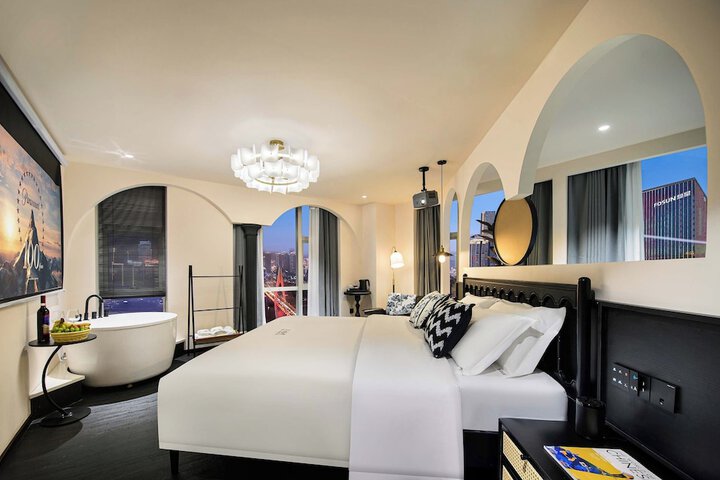 Room 52 of 112