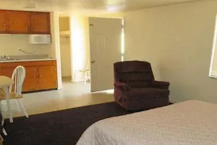 Room 5 of 9