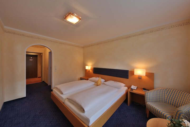 Room 12 of 31