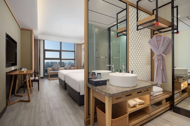 Room 9 of 18