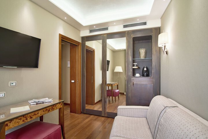 Room 43 of 98
