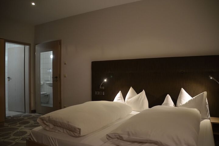 Room 7 of 87