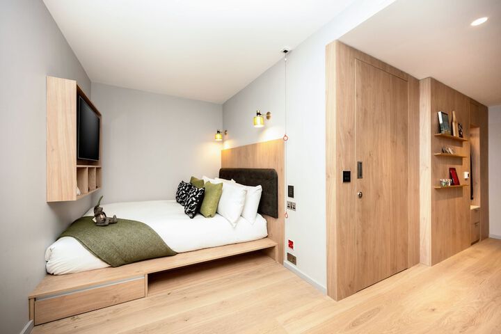 Room 25 of 81