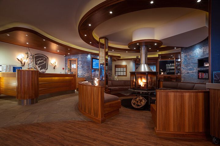 Concierge desk