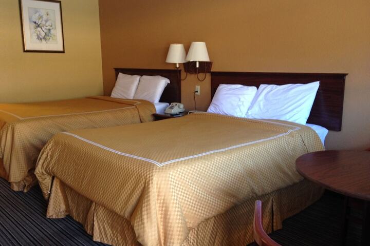 2 Double Beds (10 of 15)