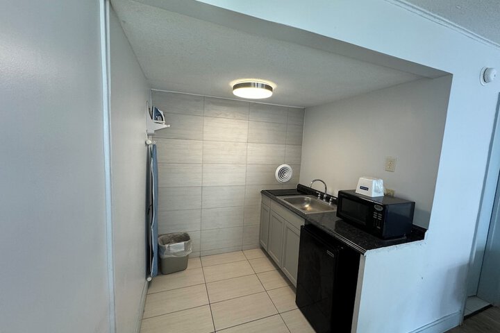 Room 7 of 32
