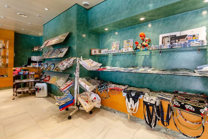 Gift Shop 33 of 81