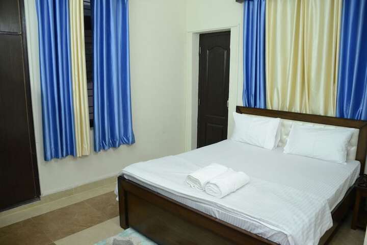 Room 4 of 20