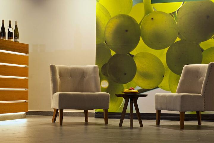 Entrance & Lobby